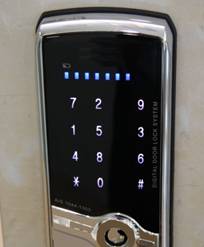 Cerradura digital con pantalla tactil para codigos de acceso